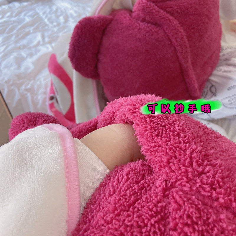 ins风草莓熊抱枕毯子靠背男生款办公室睡觉女生沙发毛绒玩具礼物