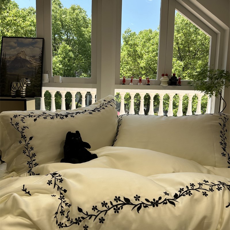 60s兰精天丝黑色小碎花刺绣凉感丝A滑四件套1.5m1.8奶油风床单被