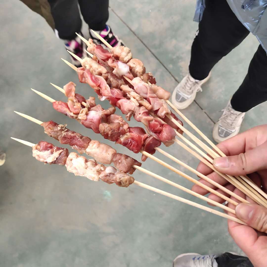 手把串烧烤肉串五花肉串穿串机鸡胗鸭胗穿串机全自动里脊肉穿串机