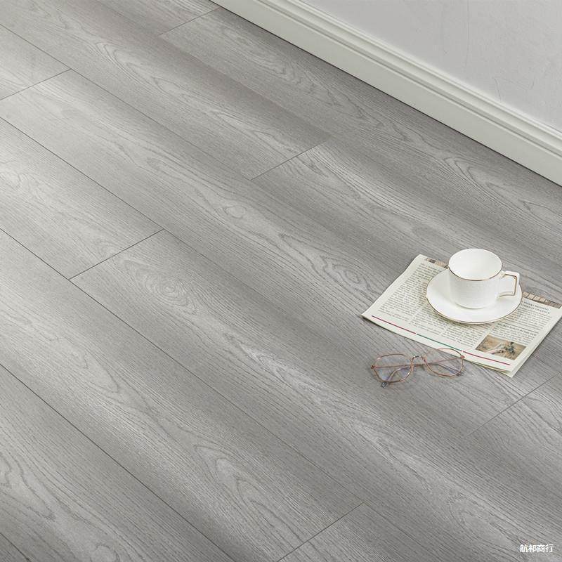 新三层实木复合多层946地板厚15mm家装潮卧室暖锁地扣防地板工厂