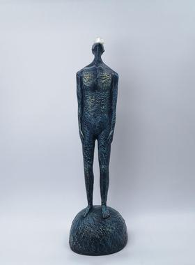 现代简约蓝色人像-雕塑艺摆件术艺样板房家树脂人物潮流居术摆件