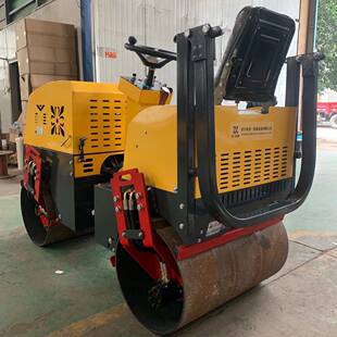 1.5吨三缸水冷座驾压路机 大钢轮震动压路机 回填微型轧道机