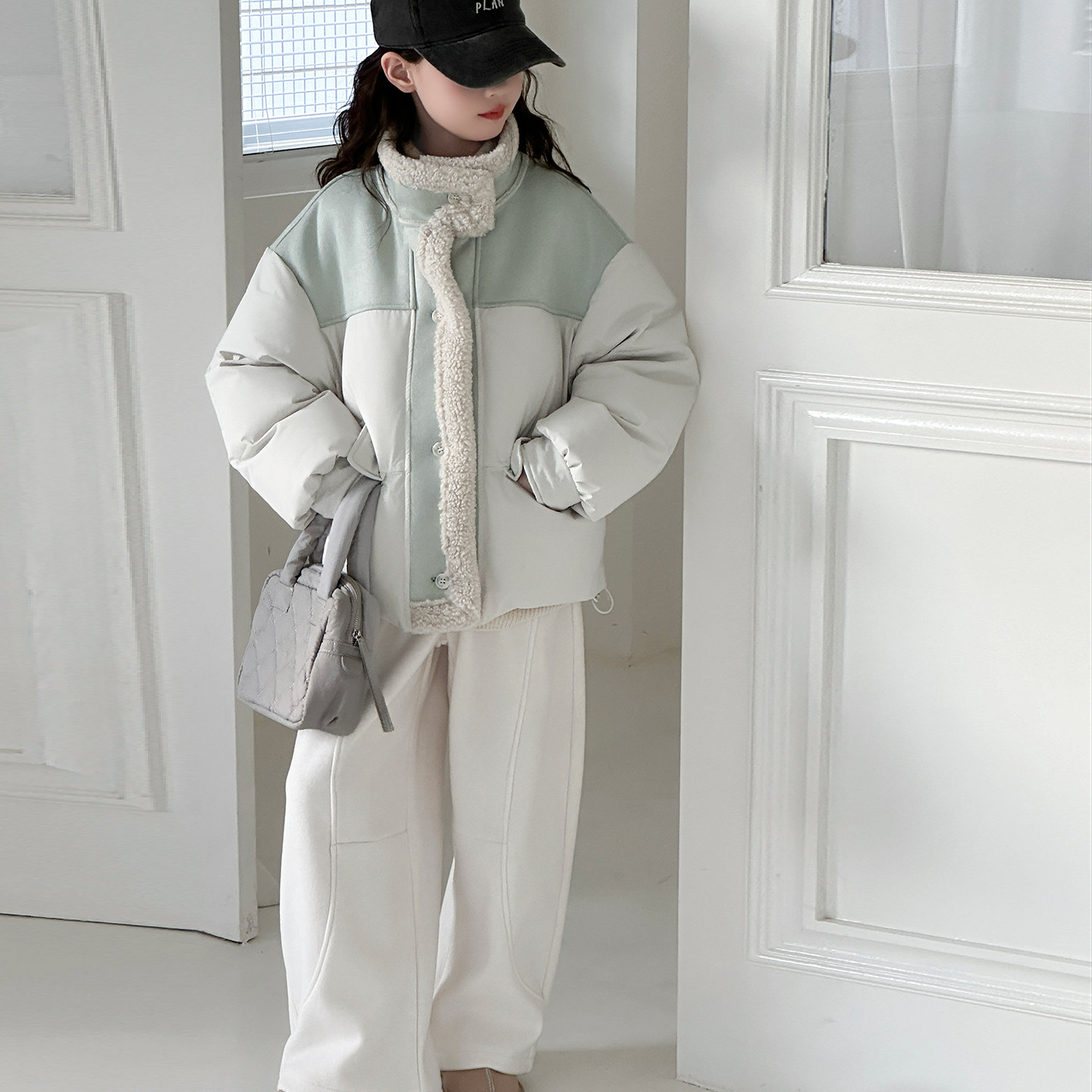 女童冬装羊羔毛羽绒服套装儿童保暖麂皮短款绒外套直筒裤两件套潮