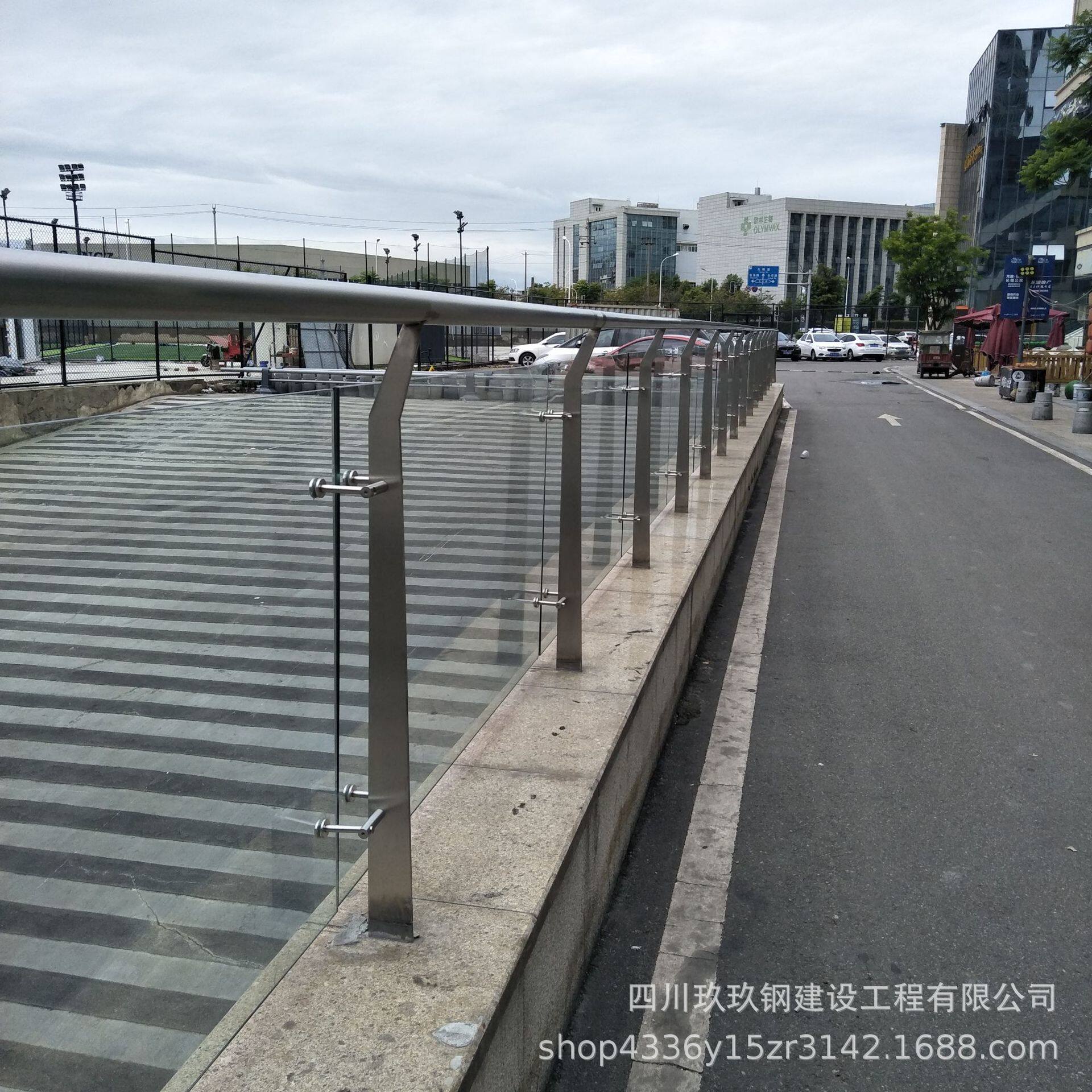 成都建筑护栏制作安装铁艺不锈钢栏杆扶手不锈钢玻璃栏杆