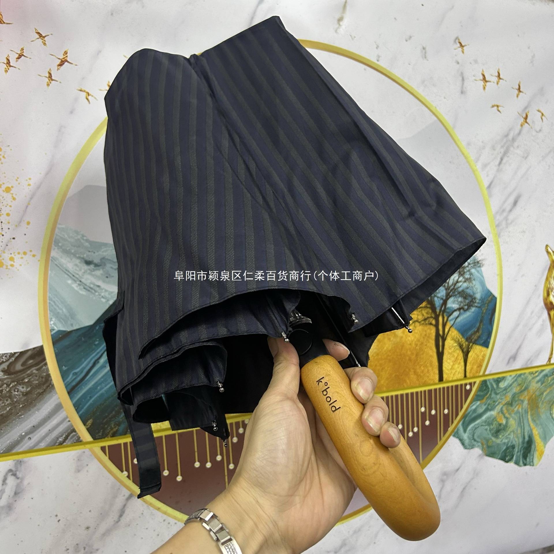 外贸订单弯钩木手柄复古条纹风格抗风暴全钢二折半自动晴雨折叠伞