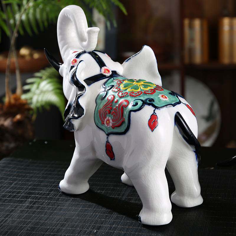 陶瓷工艺品摆件客厅电视柜玄关手工彩绘青花瓷冰裂纹富贵吉象