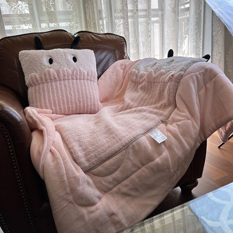 秋冬可爱午睡抱枕被子加厚靠枕毯二合一办公居家车载抱枕空调被