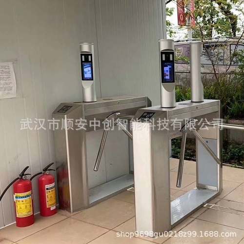 小区人脸识别门禁一体机圆柱动态人脸识别系统人行通道闸武汉现货