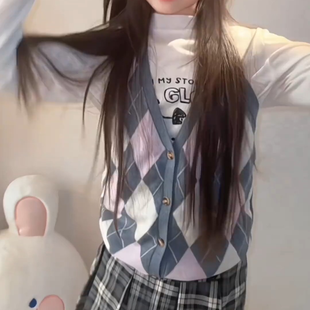 女童马甲2026春季复古韩系菱格无袖挂脖针织上衣早春毛衣开衫无袖