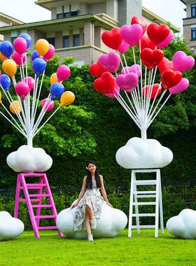 网爱心玻照AEA璃钢雕塑商场景区拍打卡装饰公园云朵气球云红大梯