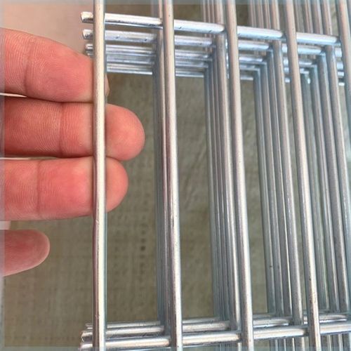 镀锌铁丝网养殖网围栏铁网格网网片钢丝电焊网防护网鸽棚狗笼底网