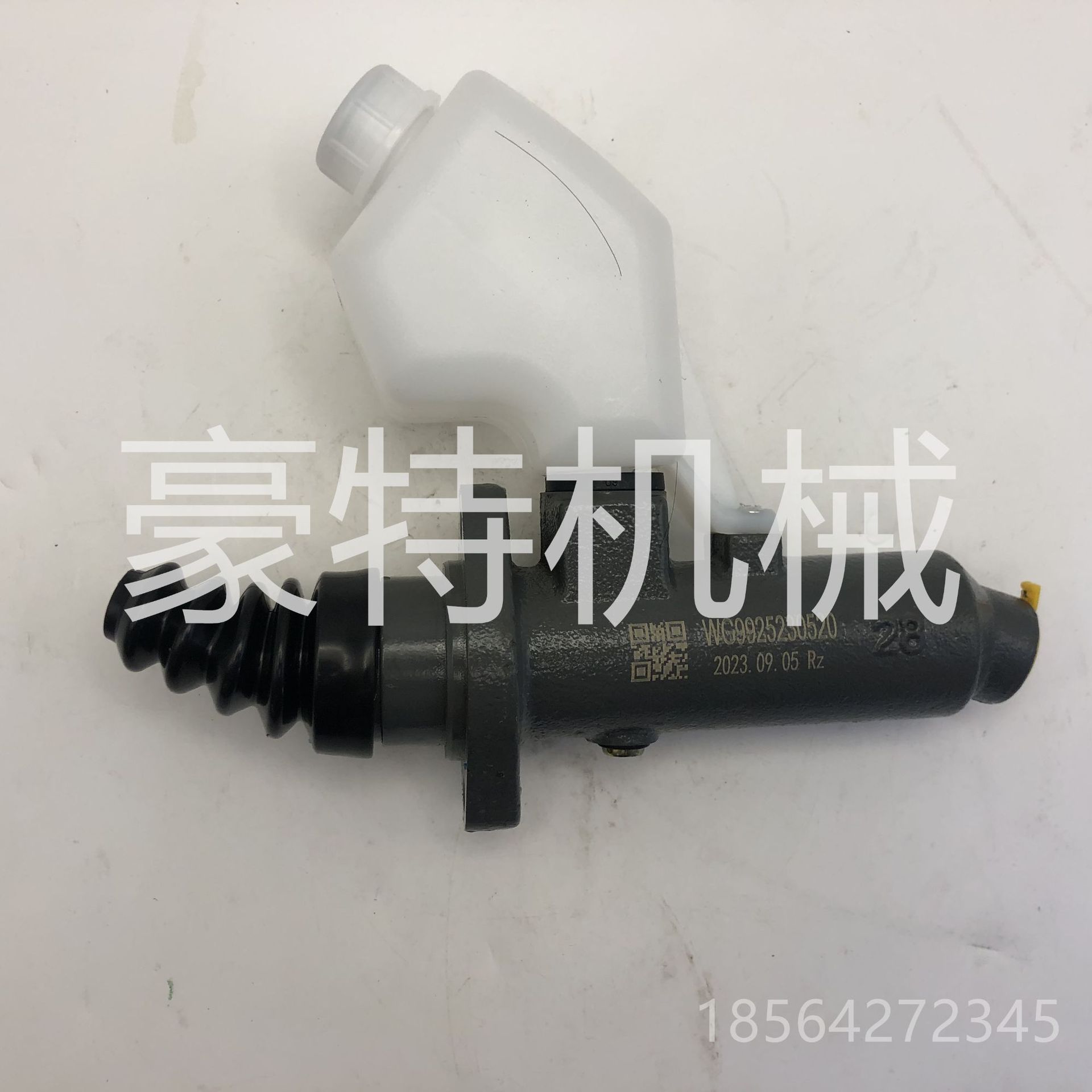 现货供应WG9925230520豪沃重汽重卡货车离合器零部件离合器总泵