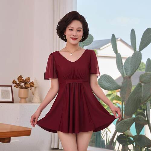 2025新款泡i温泉大码连体裙式泳衣女妈妈宽松胖mm纯色时尚遮肚泳