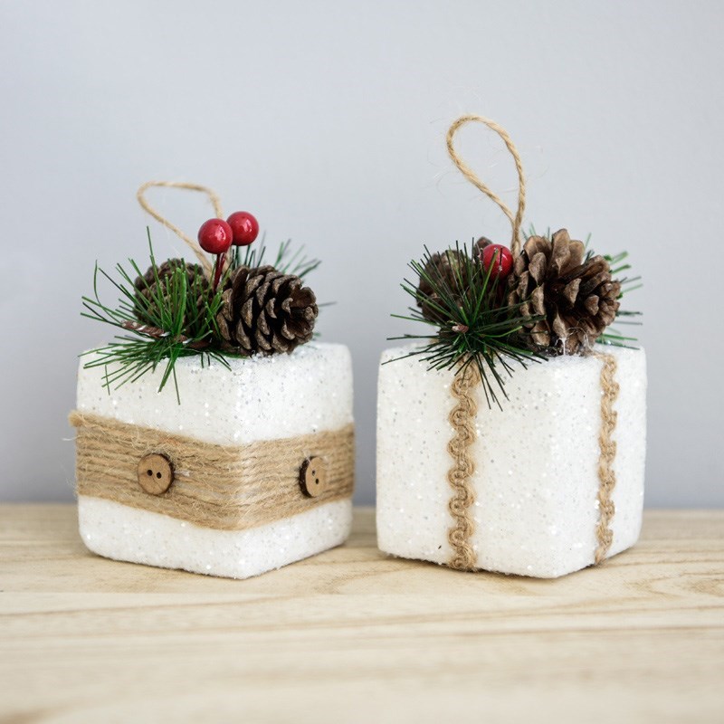 新款圣诞树装饰挂l件白色圣诞球装饰吊球商场橱窗圣诞节装饰场景