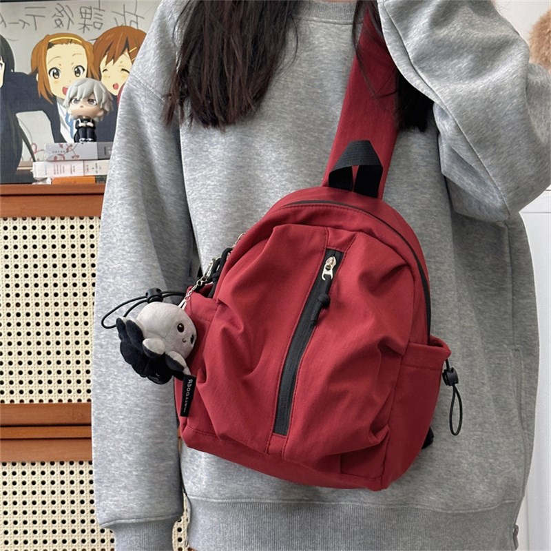 户外运动大容量胸包l女2024新款通勤百搭时尚轻便旅游登山小背包