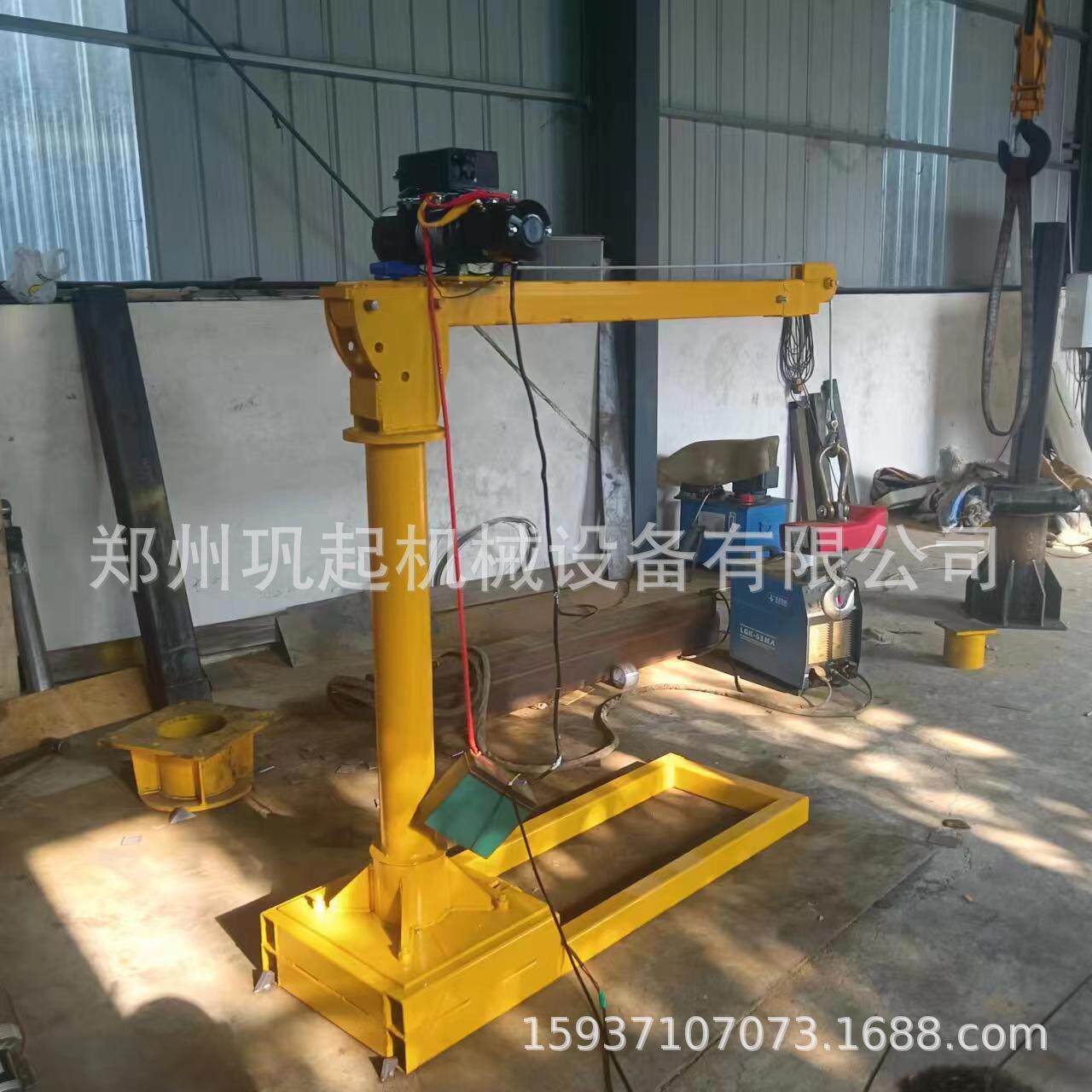 新款车载小吊机小型随车吊多功能电动液压1吨车载式吊运机
