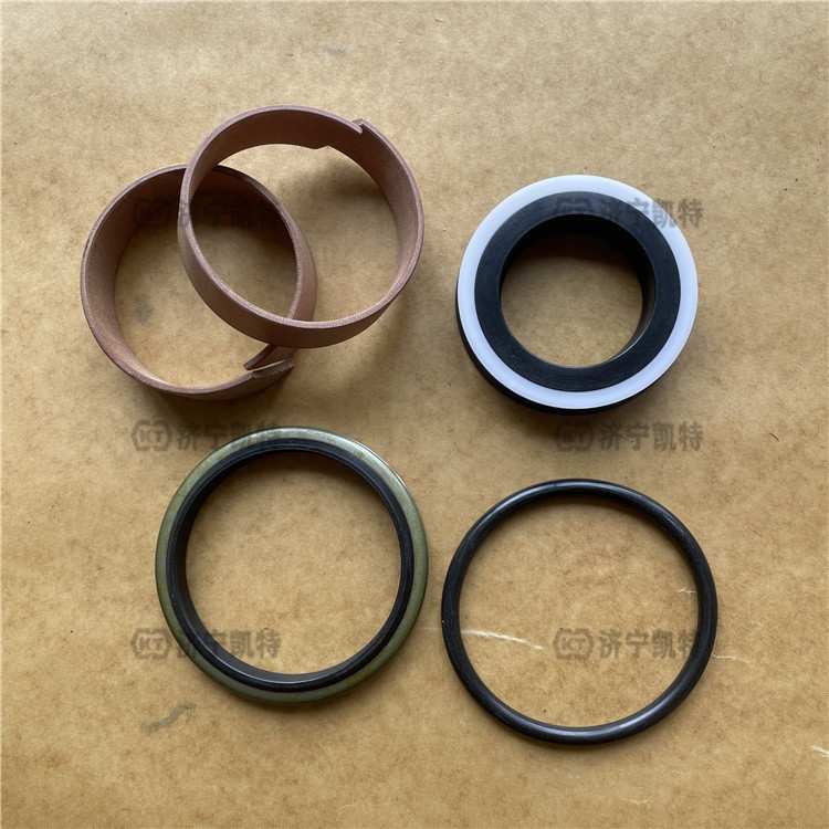 挖掘机配件 PC160-7履带张紧器黄油密封 钩机链条黄油涨紧油封