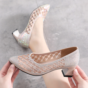 凉c鞋 女鞋 女夏2021新款 大码 414 镂空网纱尖头水钻妈妈单鞋 粗跟时尚