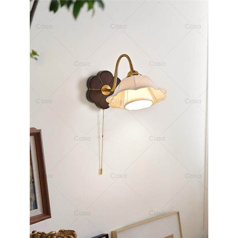 中古花朵布艺壁灯2025新款复古胡桃实木卧室床头玄关过道装饰灯