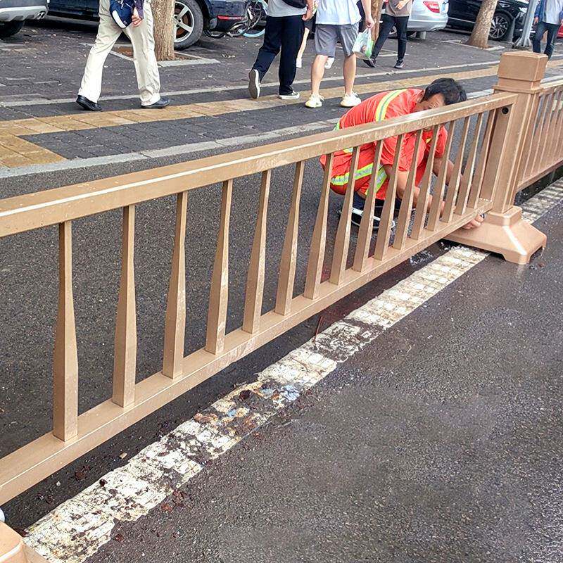 国标方黄金护栏金黄隔栏人行离道景观栏杆中央莲花市政黄金钢护栏