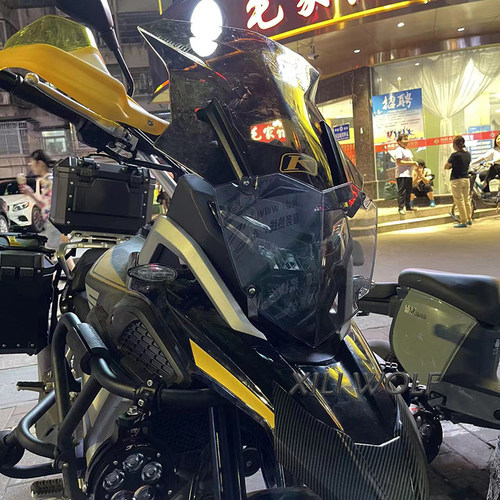 适用凯越400X 500X 525X 改装盾型大灯网保护镜片 透明保护框罩