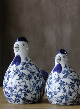 陶瓷鸡摆件工艺品手工青w花瓷仿古开片客厅对鸡亲子装饰