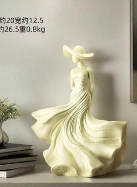 奶油风春风魅影人物艺术摆件高级感雕塑客厅书房玄关酒柜家居饰品