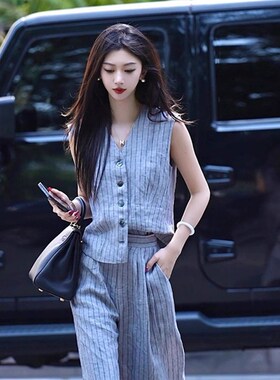 夏天搭配一整套时尚又a又飒蓝色条纹V领马甲阔腿裤高级X感两件式