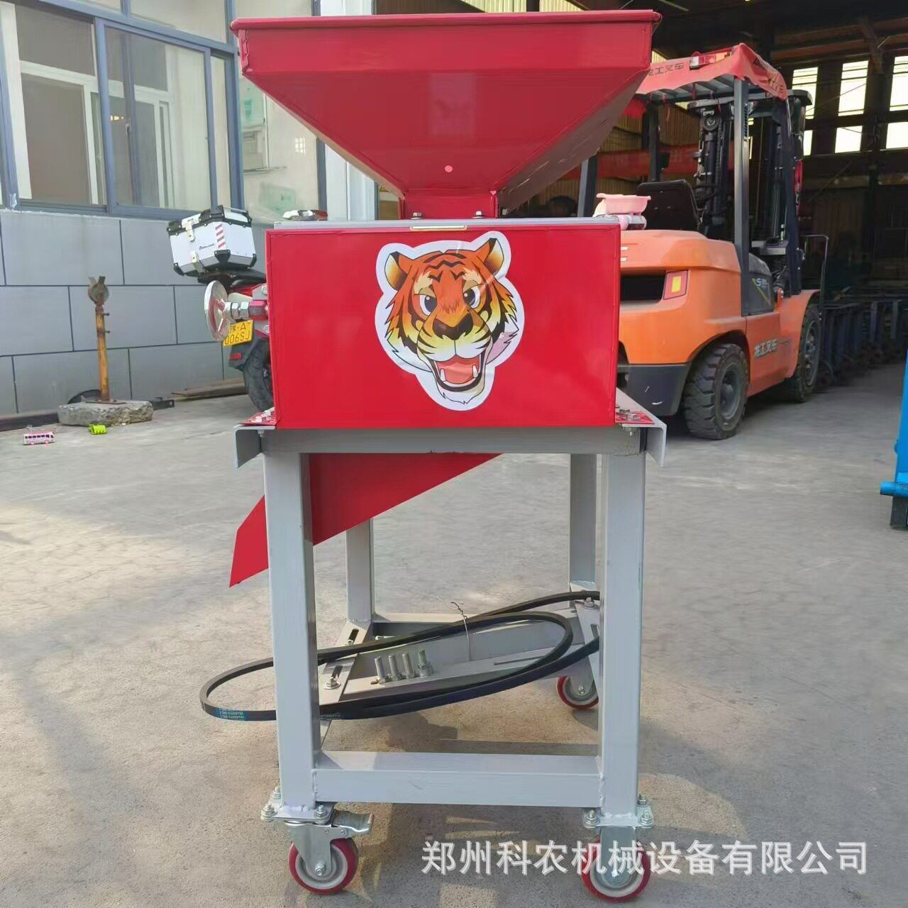 220V对辊电动玉米破碎机花生杏仁破瓣机价格