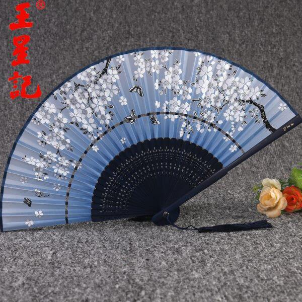 王星记扇子古典中国风女式绢扇古风小折扇真丝和风日式折叠礼品扇