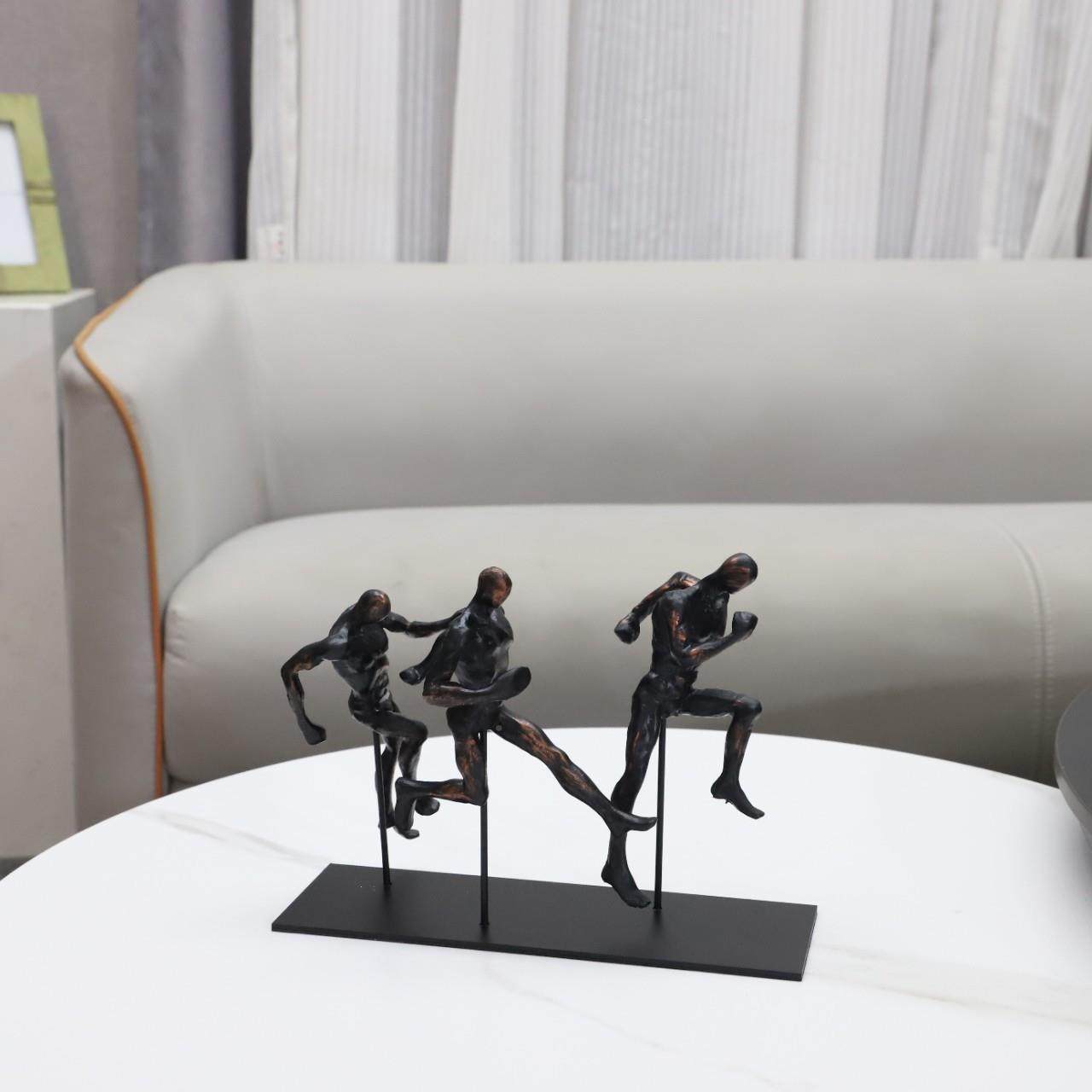 代简约古复奔跑人物雕塑摆件客厅书房现酒店电视柜房样板家居1036