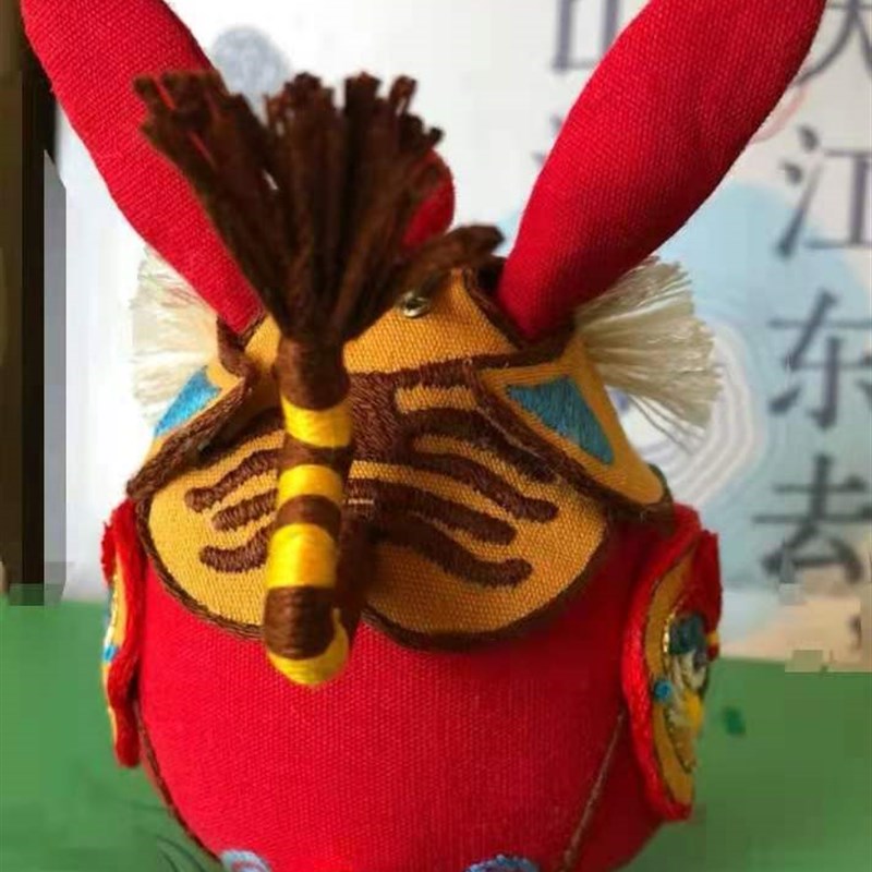 王的手创兔儿爷手工刺绣diy成品送男友车挂件香包兔年新年礼物