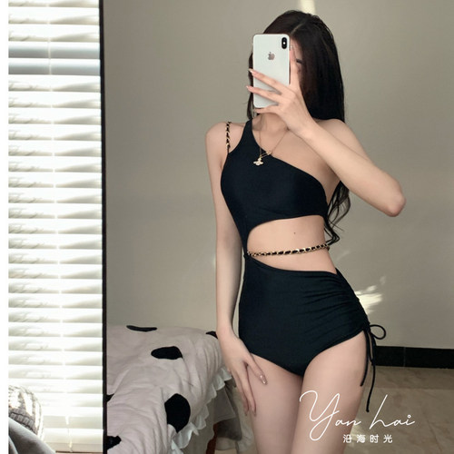 泳衣女ins连体单肩保守三角比基尼胸垫聚拢显瘦遮肚V 度假温泉泳