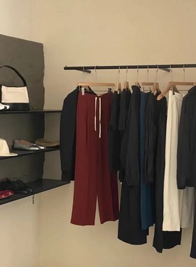 墙上壁挂展示架极简风哑光黑INAS网红男女服装店挂衣架童装店上墙
