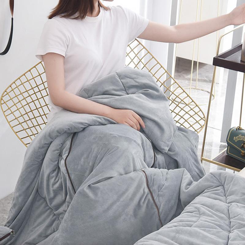 加厚枕被子两用珊刺绣款高瑚绒办公室午睡毯车载抱合一折叠档二刺