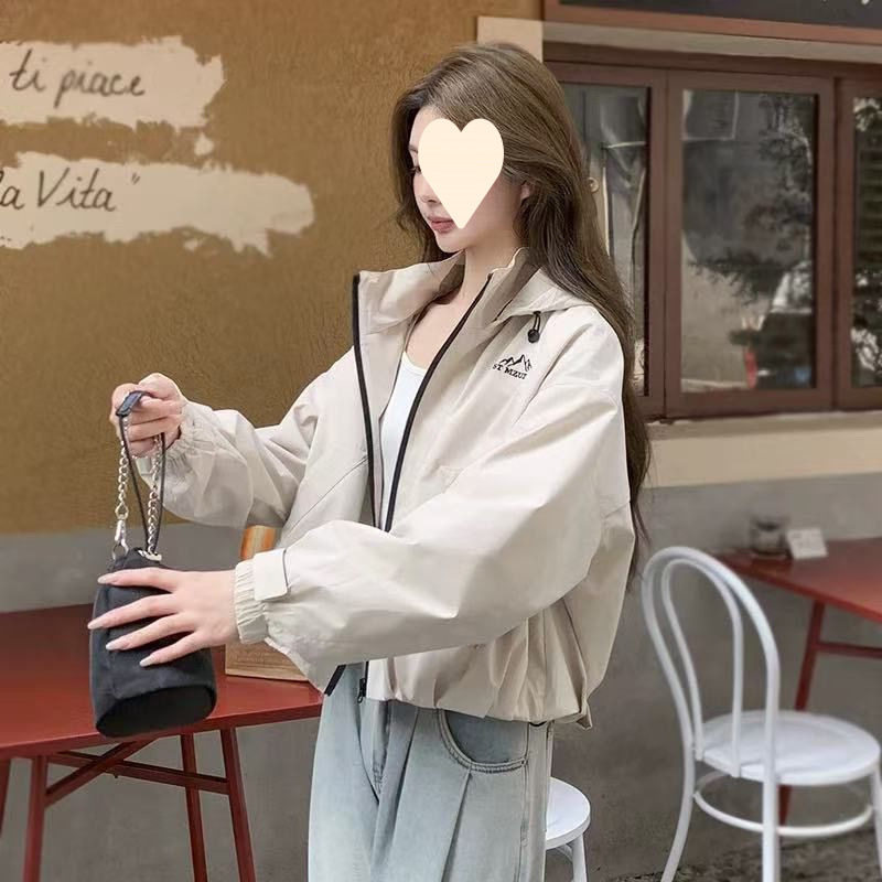 冲锋衣女款新款女春秋季秋装短款小个子休闲时尚洋气外套