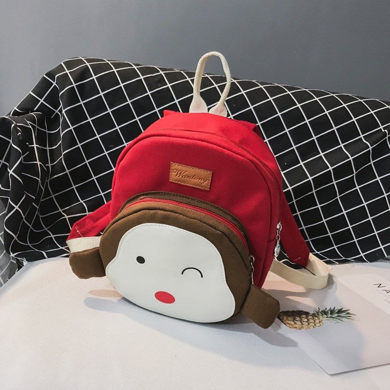 幼儿园背包新款卡通可爱个性双肩包男女宝宝游玩防走失书包配饰潮