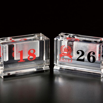 酒店西餐厅台卡桌牌酒水牌餐桌亚克力拱形台号牌餐座牌菜单夹订座