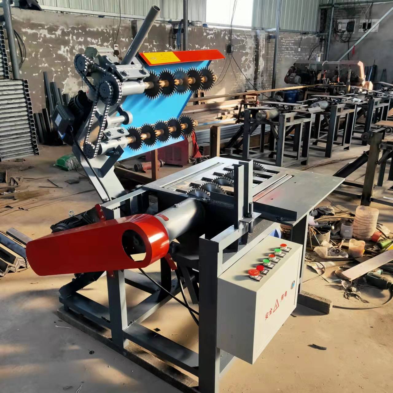 自动小型木工多片锯四面锯圆棒机上下轴方木锯圆木锯定尺履带模板