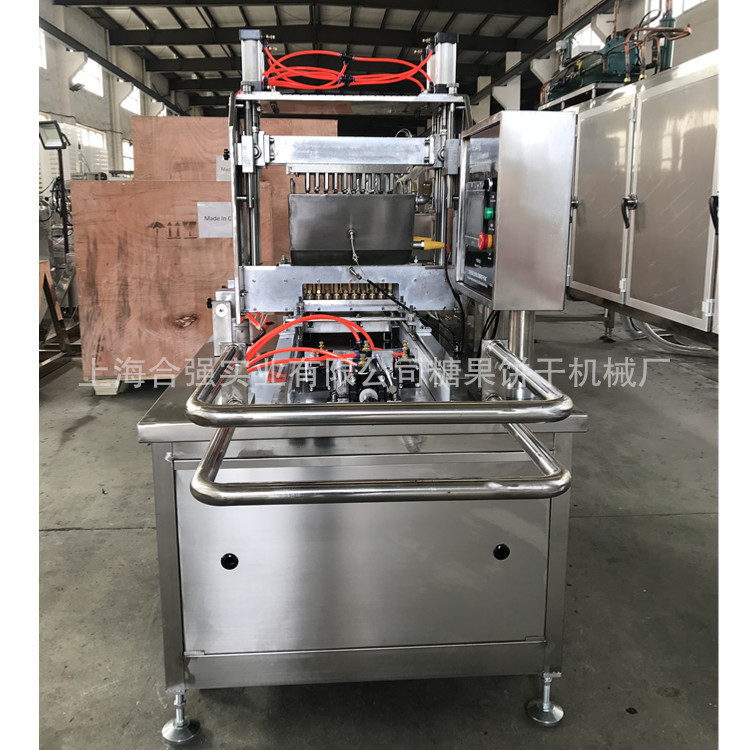 50-80kg产量梨膏硬糖浇注设备上海合强创业型棒棒糖果机械制造商