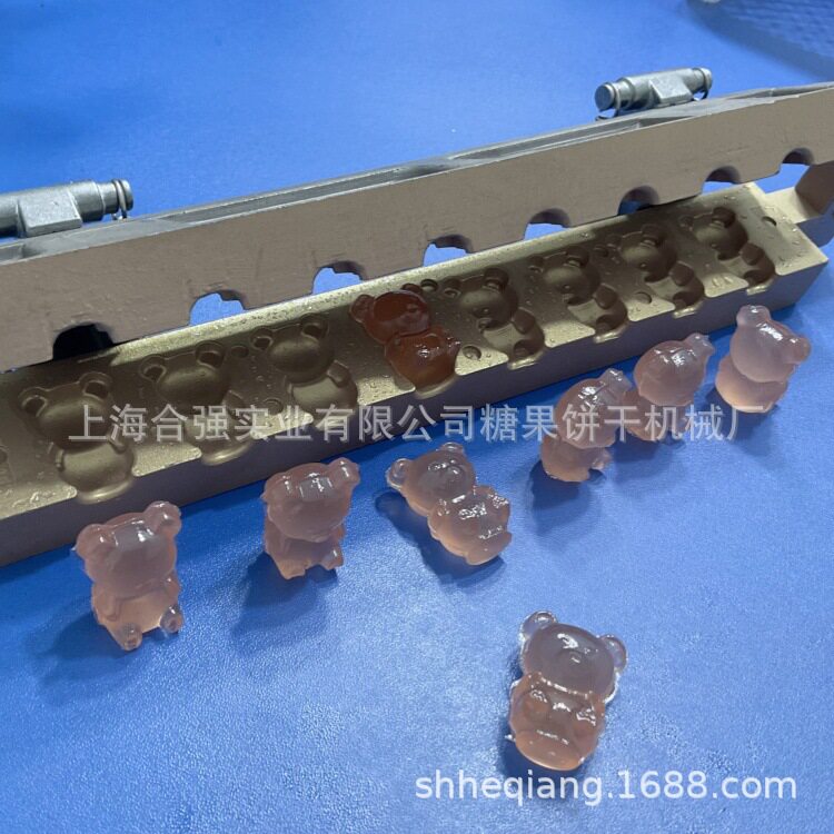 合强批发立体软糖浇注机卡通熊糖果成型设备小型伺服棒棒糖生产线
