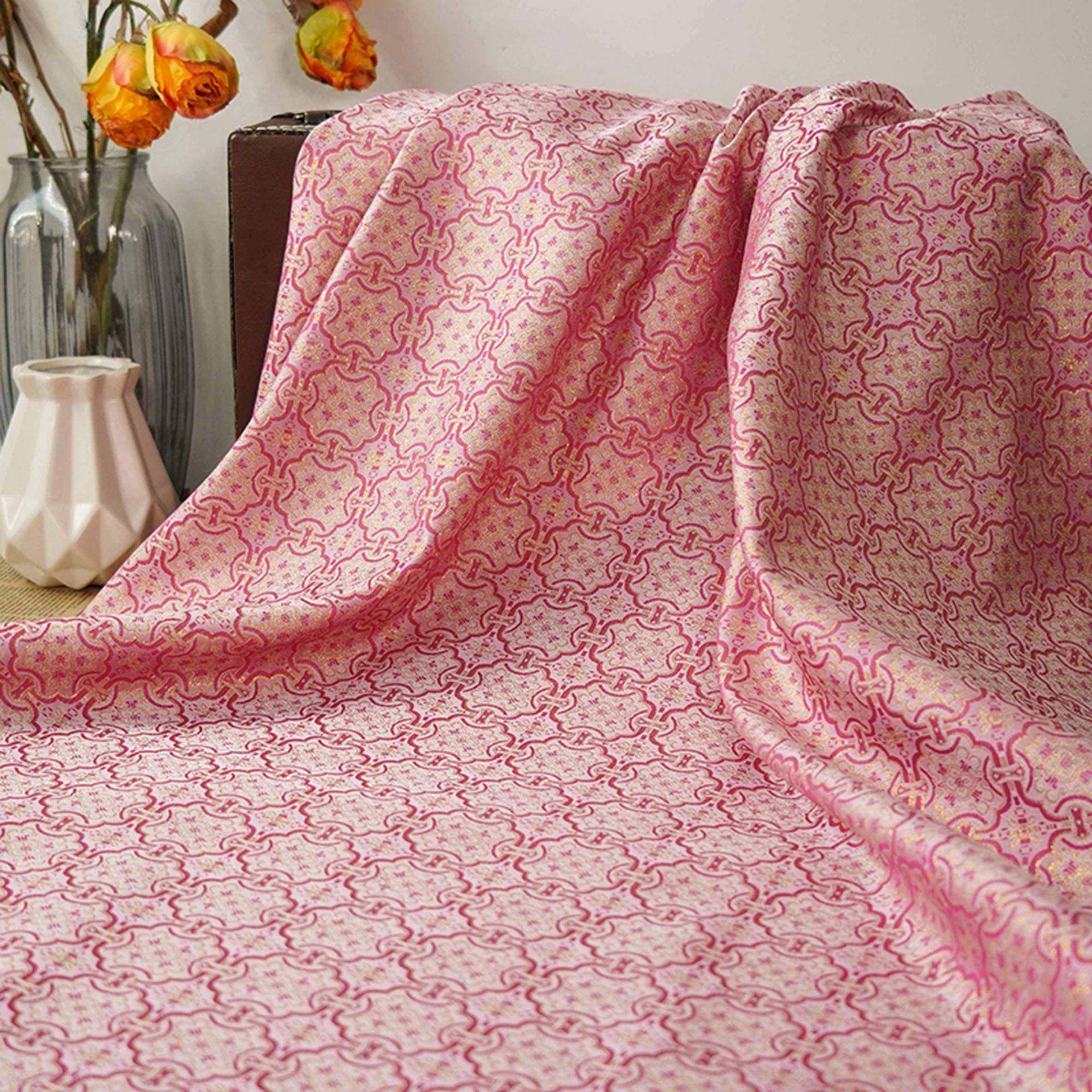 中式金丝定胜纹唐装挺括色提面料中国风LH4427-2马甲花工手包装锦