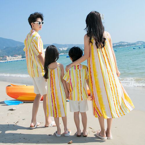 海边亲子装2024新款潮一家四口夏装全家庭母女裙洋气三口母子套装