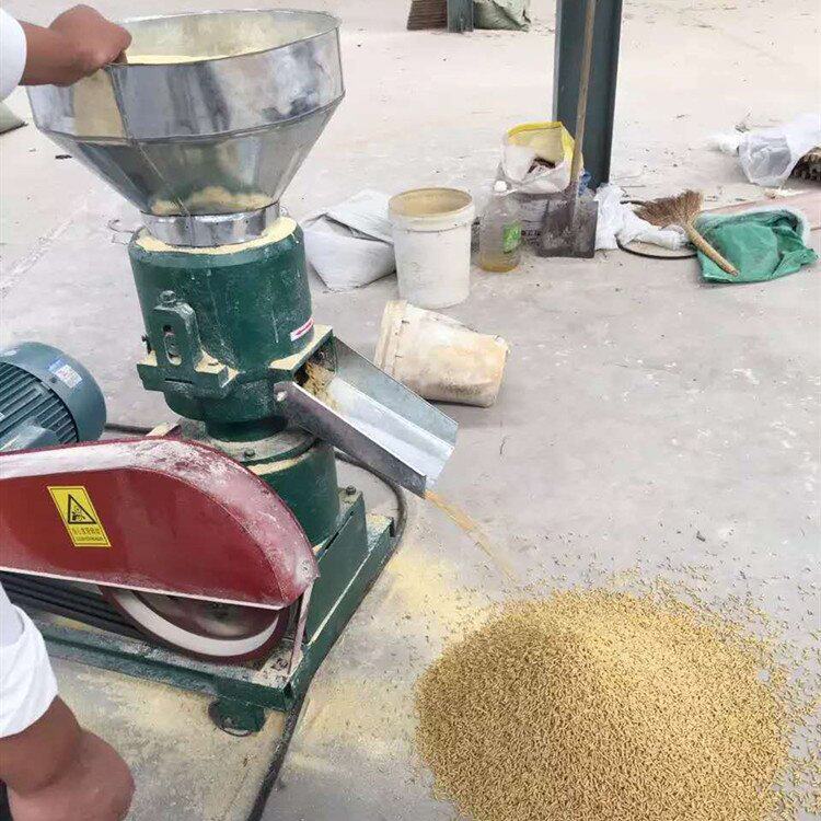 小型鸡鸭鹅鱼猪虾养殖设备饲料颗粒机平模秸秆牧草花生壳颗粒机