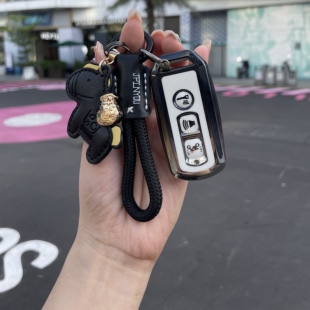 适用本田鹰摩托车钥匙套pcx160豪爵xadv750裂行佛沙350车包扣壳男