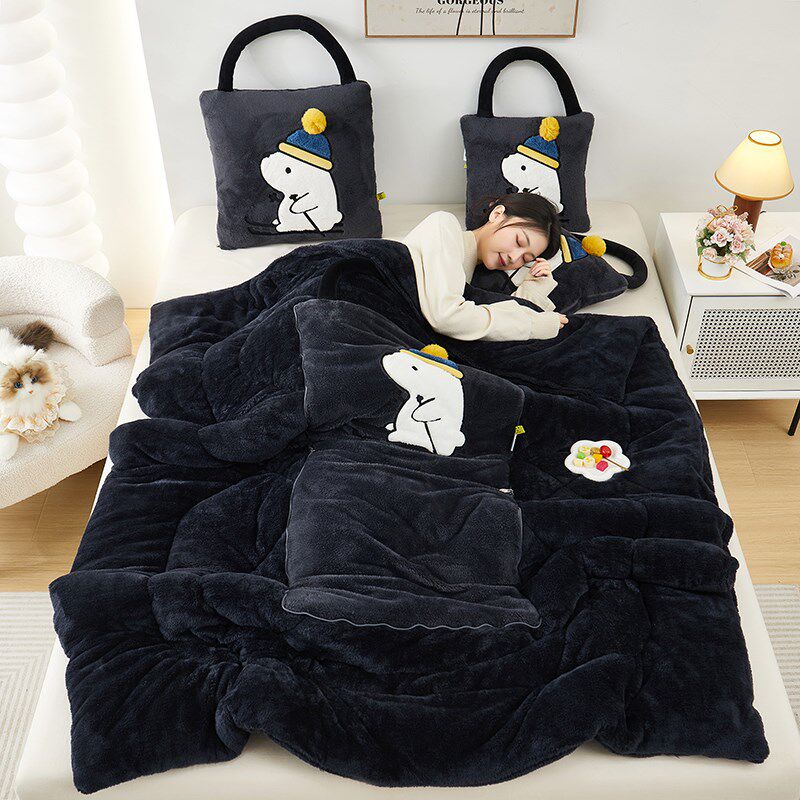 2024新款贴布刺绣长毛雪橇熊抱枕被子两用沙发车载办公室午睡靠枕