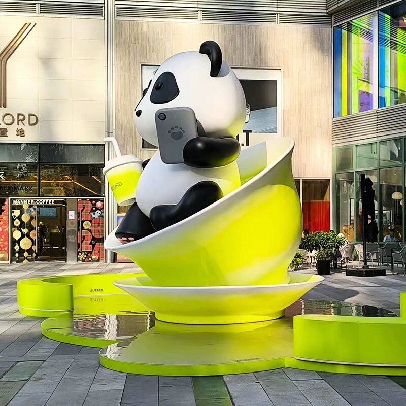 玻璃钢卡通雕塑定制大型潮玩动漫公仔IP形象人物户外美陈景观摆件