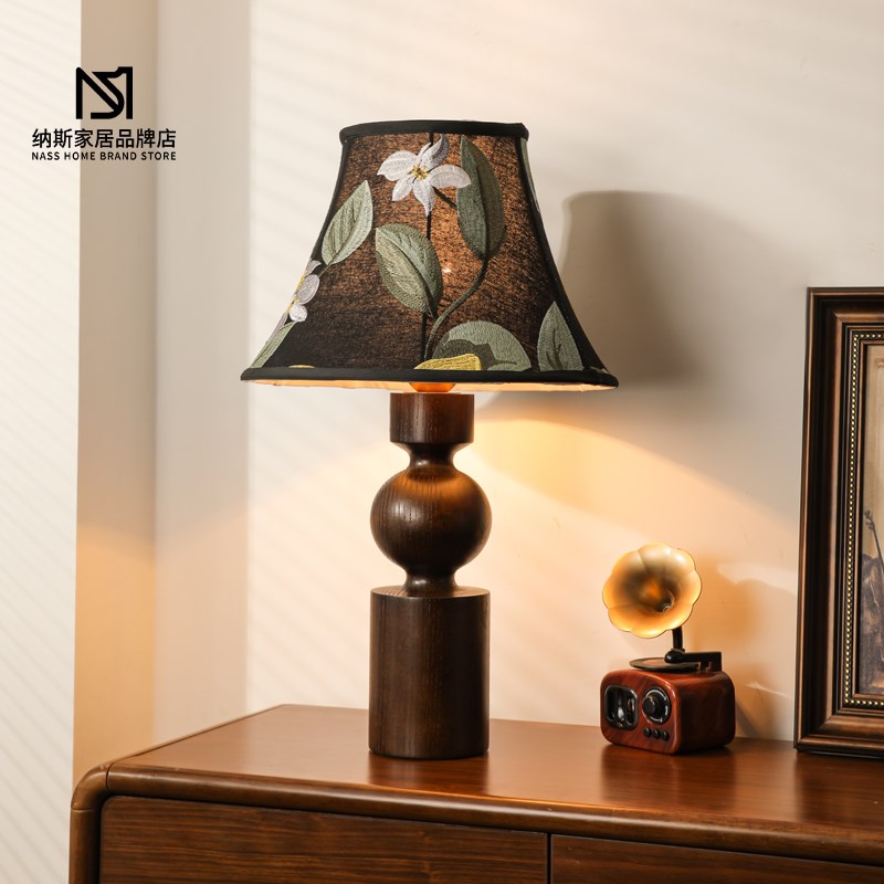 法式中古台e灯复古创意刺绣卧室床头灯侘寂风实木客厅书房装饰灯