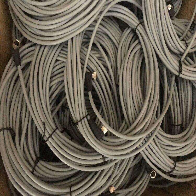 巴鲁夫电感式接近开关BESM08MI-NSC15B-BP03订货号：BES002A全