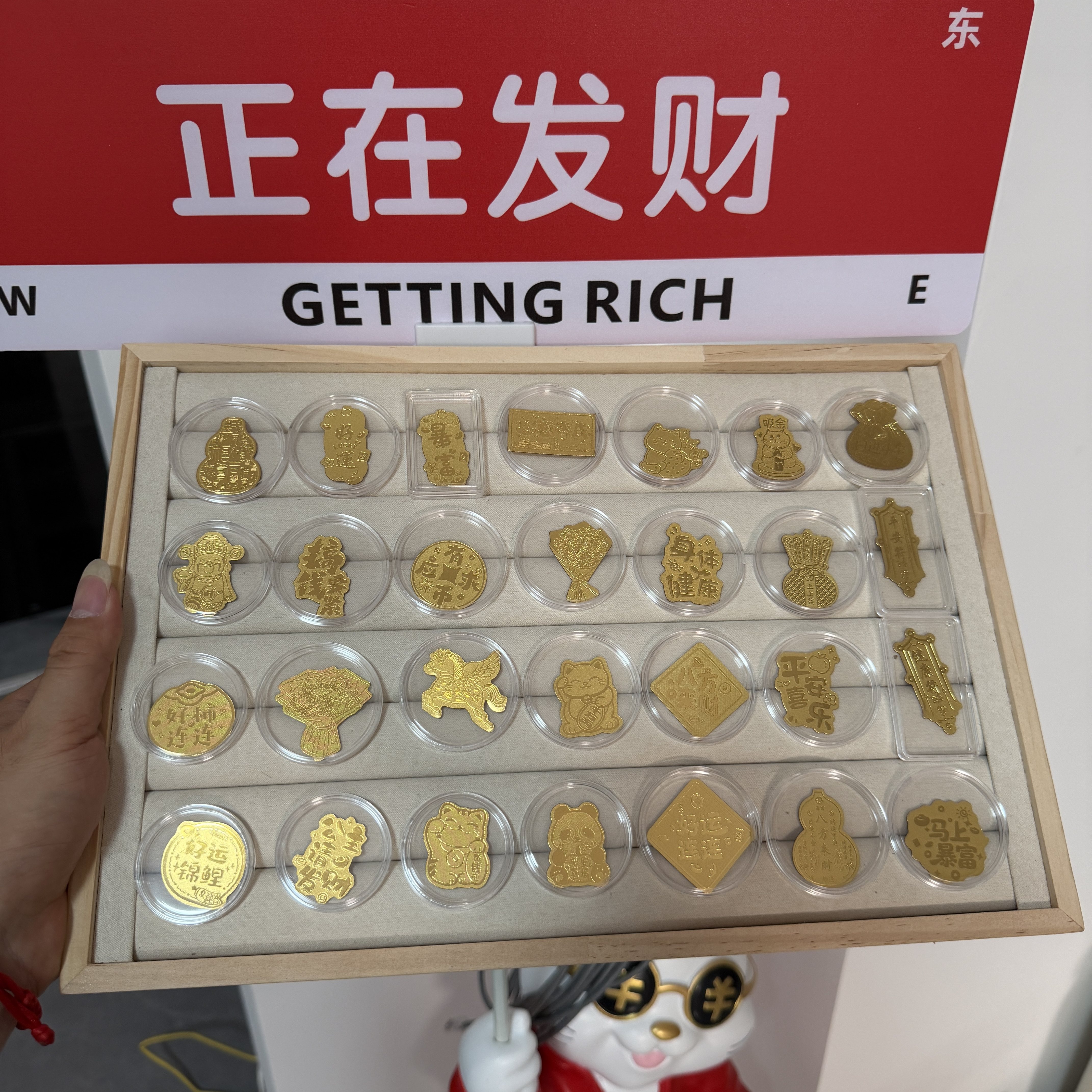 水贝招财手机贴暴富马上有钱金色背贴财神发财生日礼物招财猫贴纸